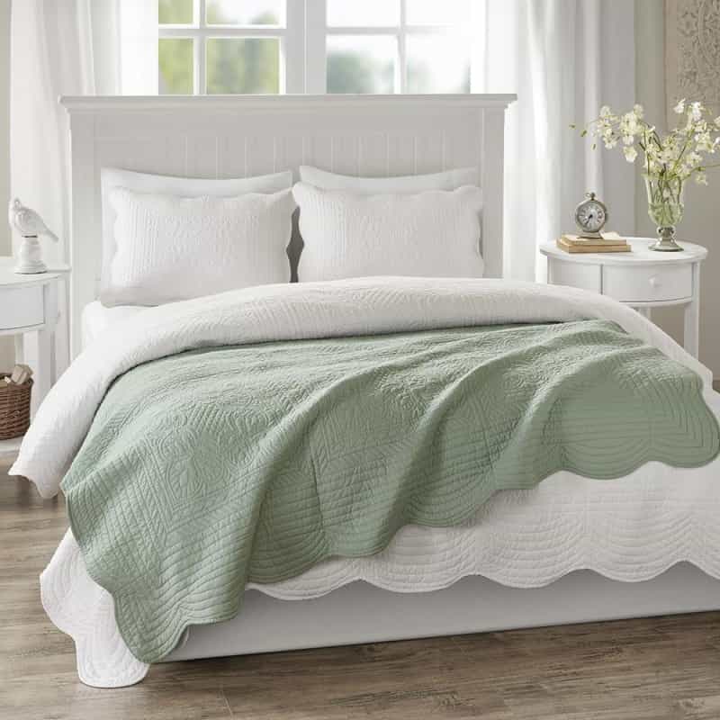 Oversized Quilted Throw With Scalloped Edges