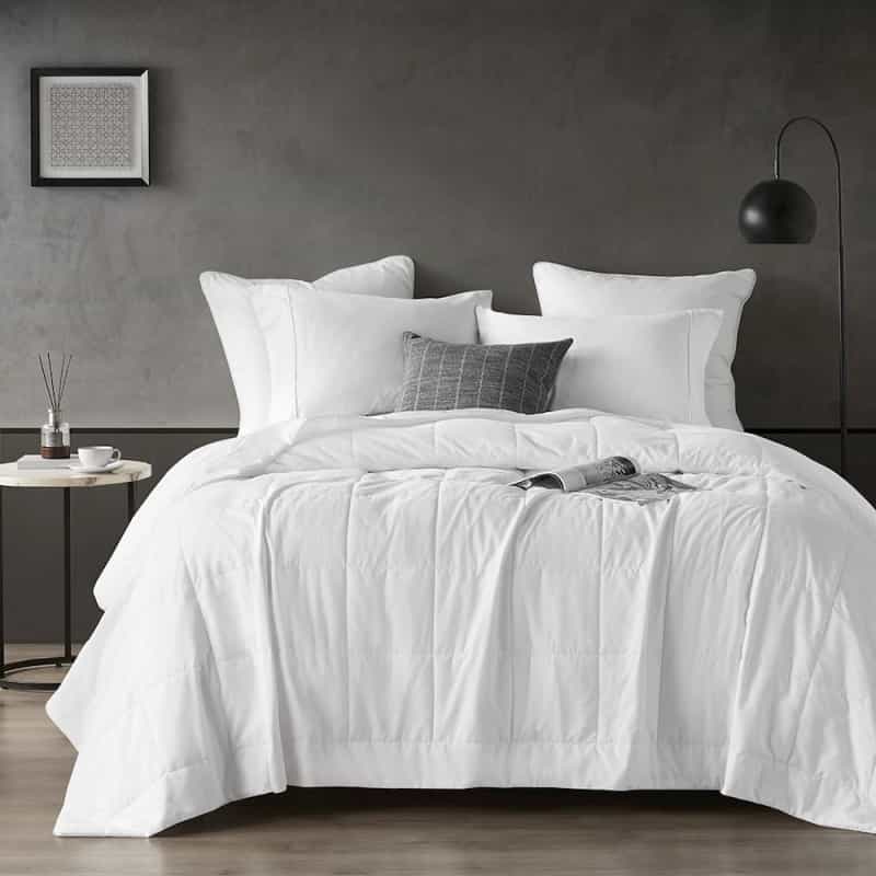 Cooling Touch Down Alternative Blanket In White Color