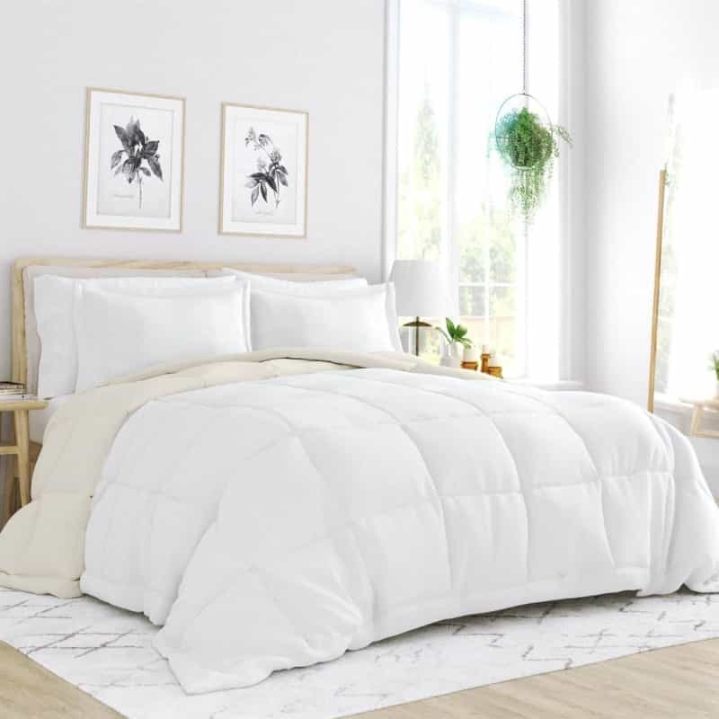 King/Cal King 3-Piece Microfiber Reversible Comforter Set In White And Cream