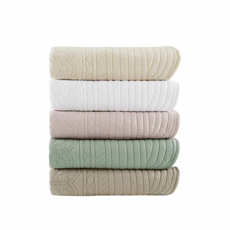 Oversized Quilted Throw With Scalloped Edges